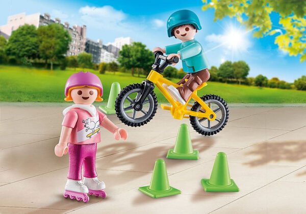 Παιδάκια με πατίνια και ποδήλατο BMX